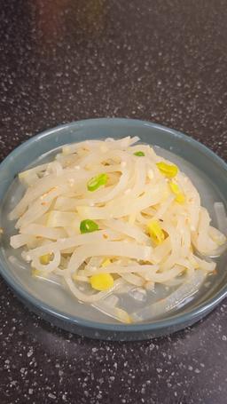 가을 무 사다가 자꾸 손이가는 국물까지 맛있는 무나물을 만들어보세요😍 - 오늘의 숏 beta