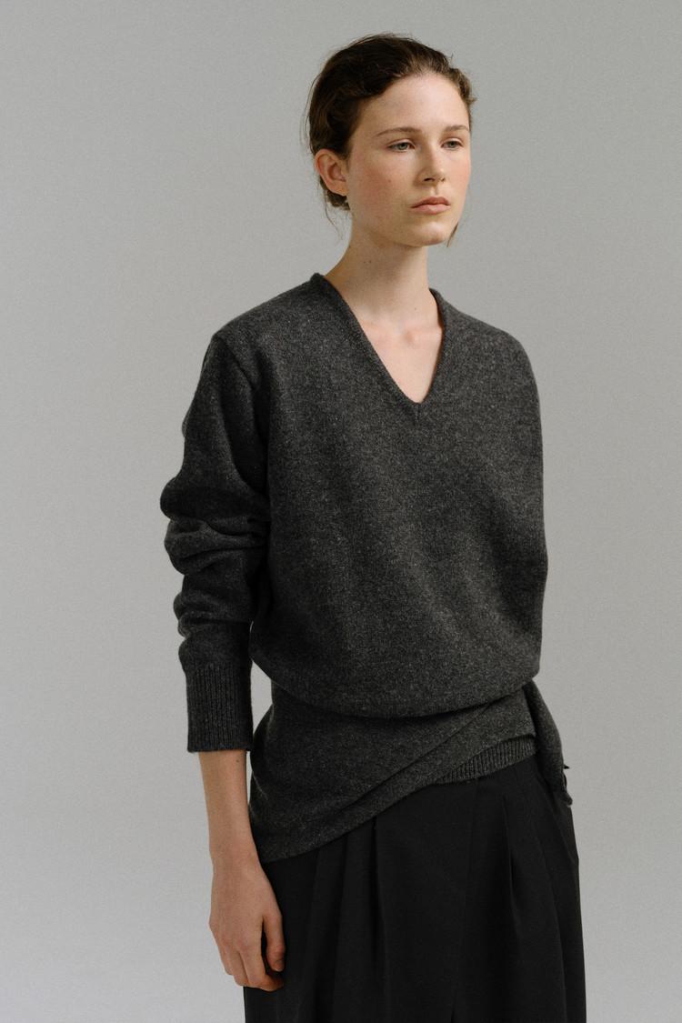 [4차 재입고 11/26 순차배송] pipe v-neck knit (charcoal)