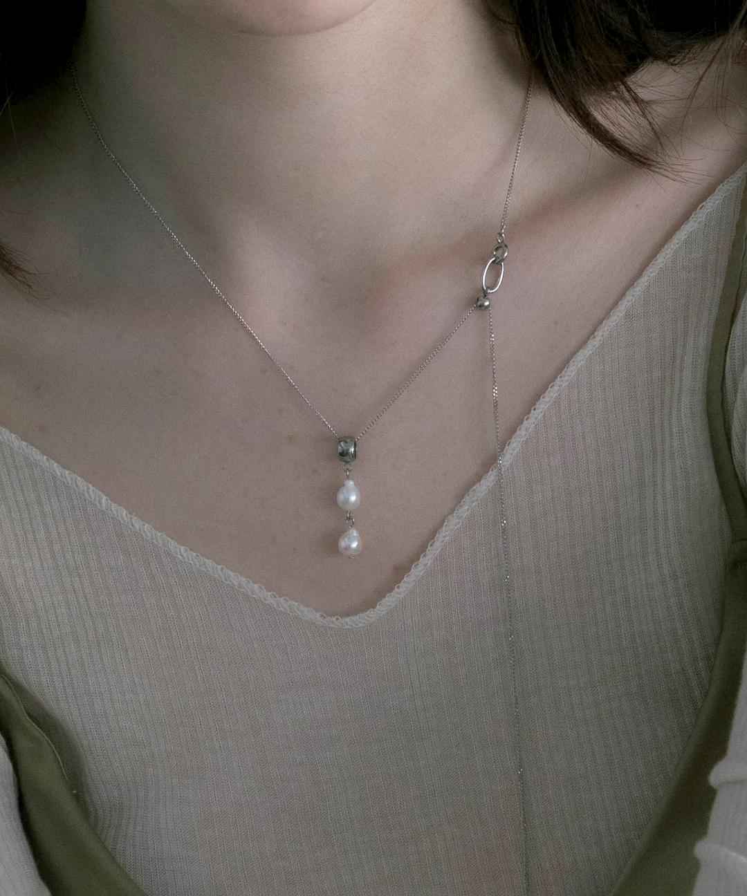 펄리모어 드롭 진주 롱 슬라이드 볼 목걸이_PM25N024SS