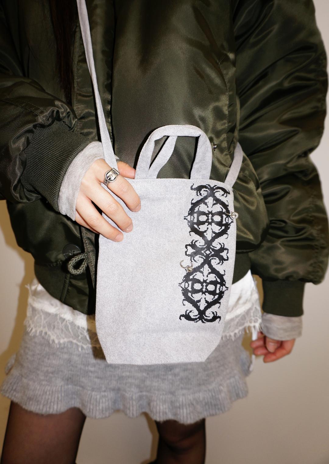 [BE.SEN3AI] piercing print mini bag