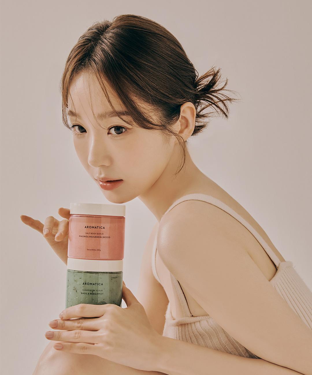 🌿강민경 PICK 산뜻매끈🌿 슈가 바디 스크럽 바질 & 버가못 250g(+스패츌러 증정)