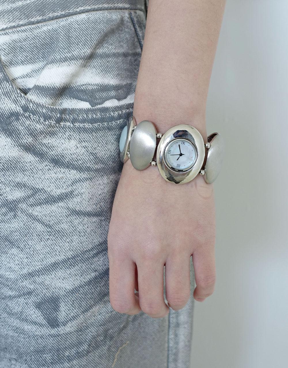 oval stretch watch