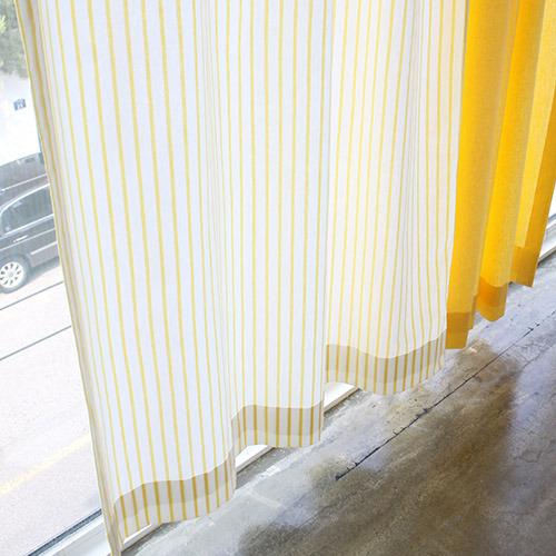옐로우 스트라이프 커튼
