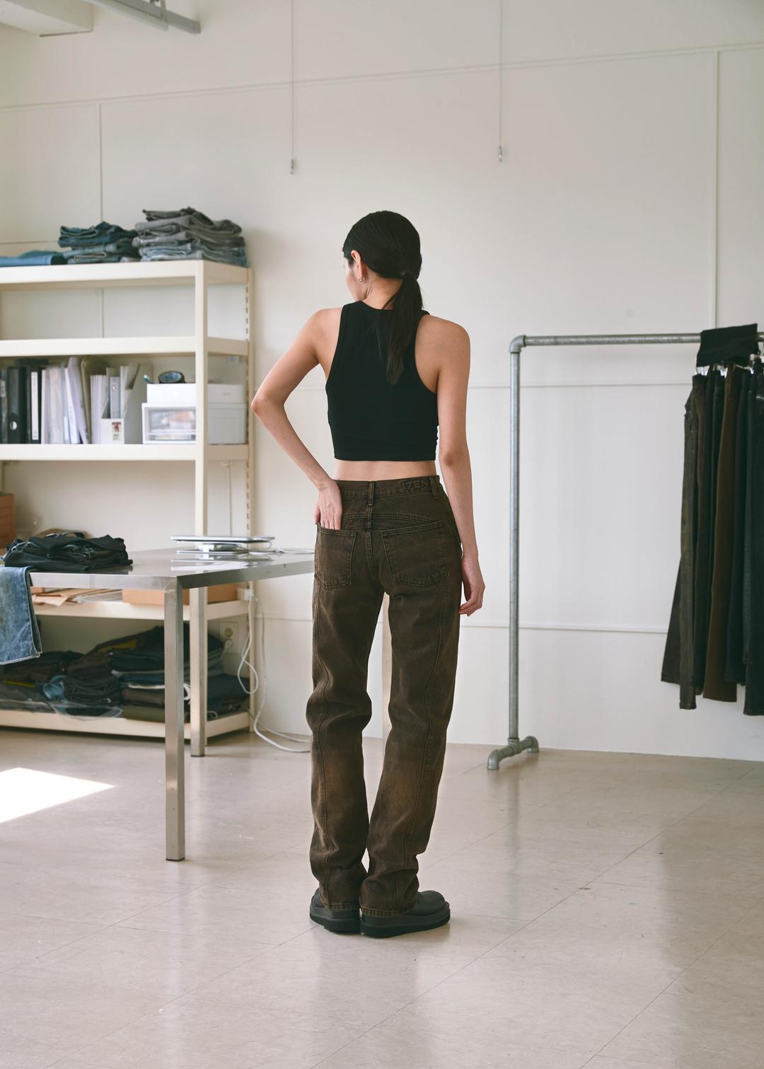 006 A ROUND JEANS