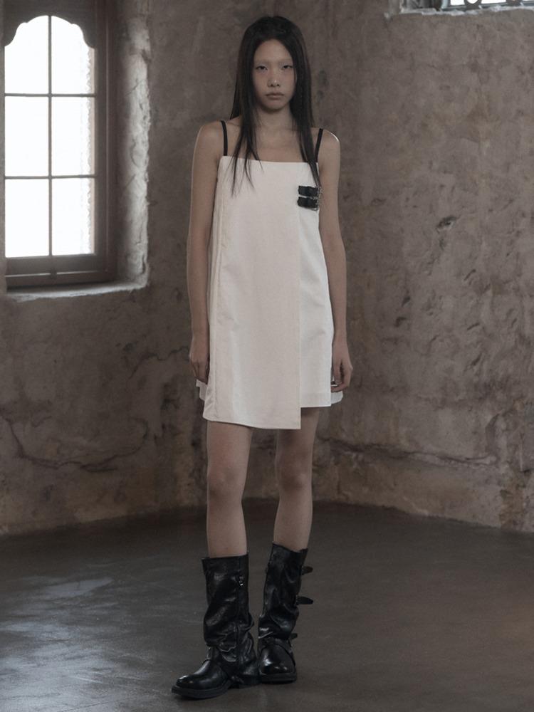 므넴 [mnem] Buckle Nylon Midi Dress (white)