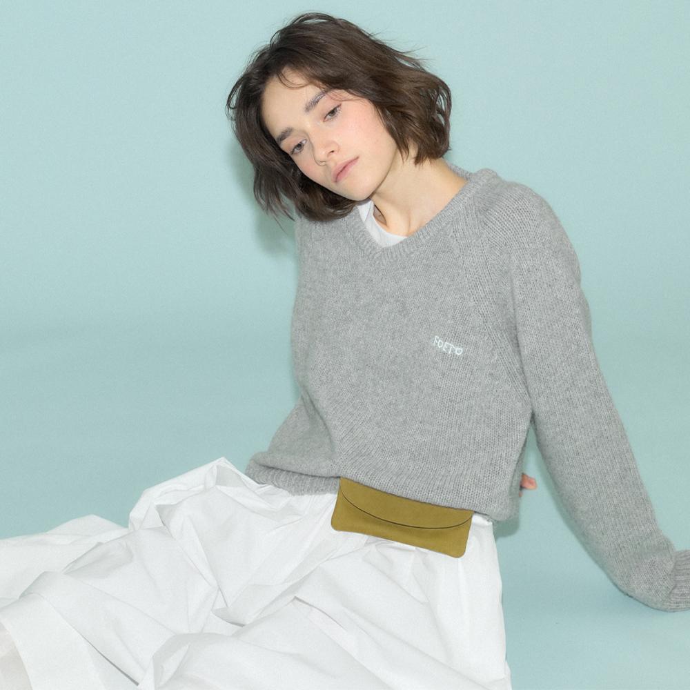 Classic v neck knit (grey)
