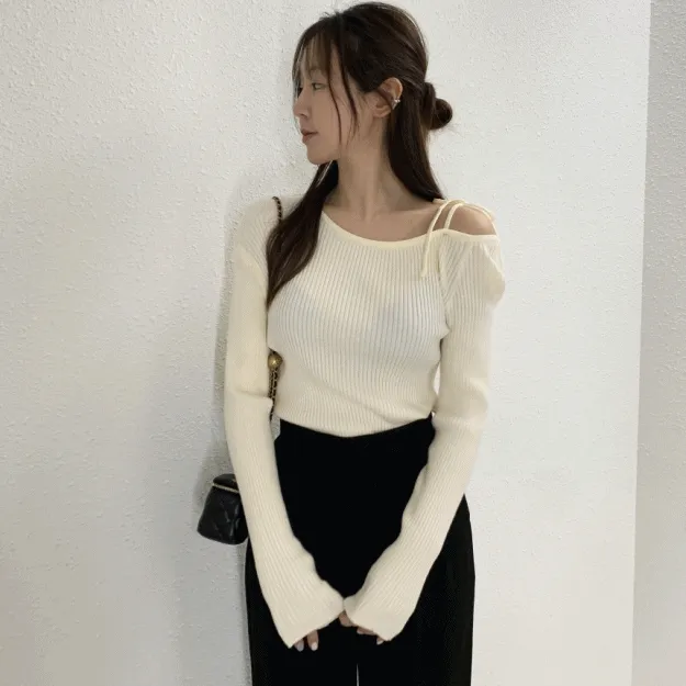 어깨 리본 오프숄더 골지 슬림핏 니트