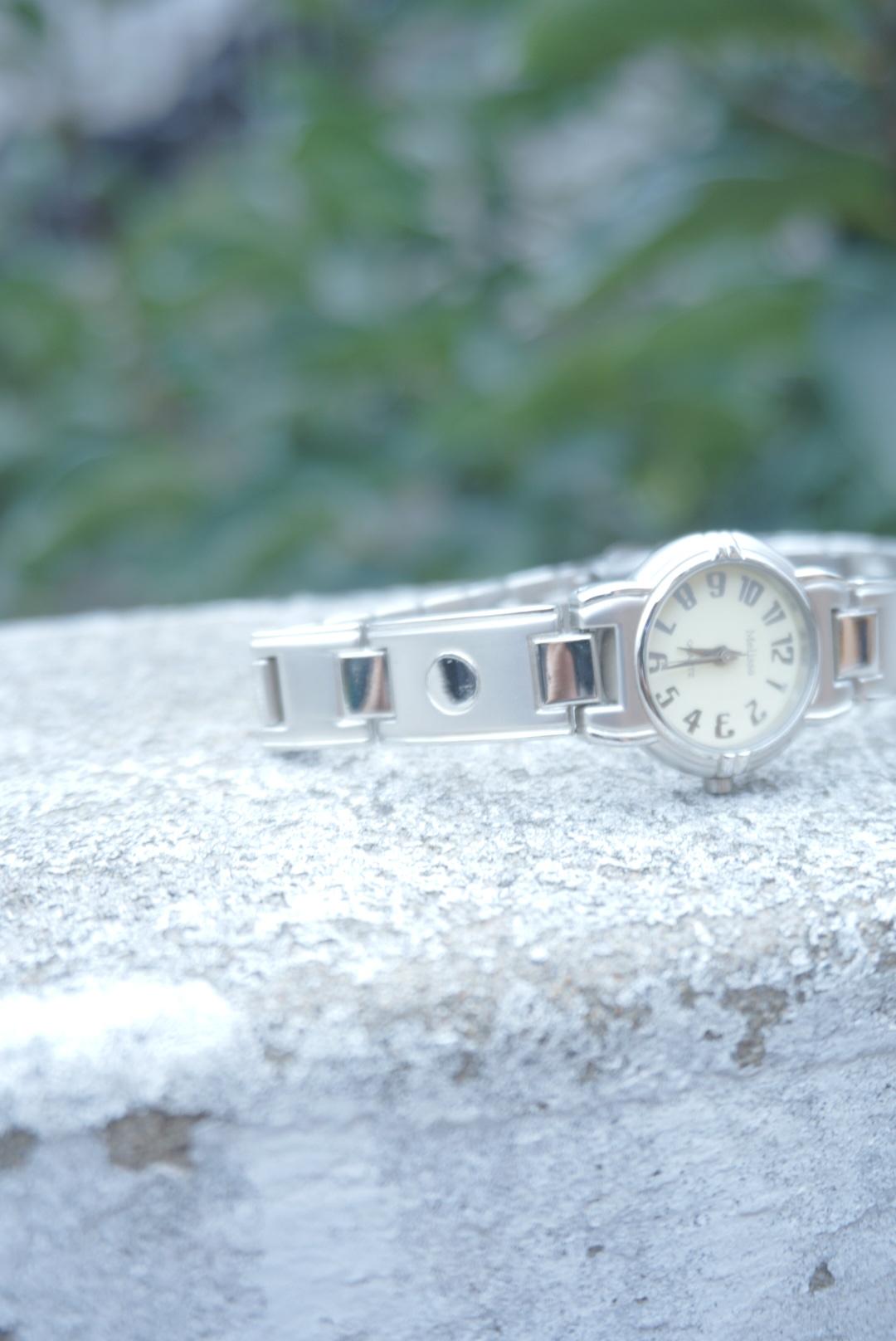 Dots fold over clasp watch