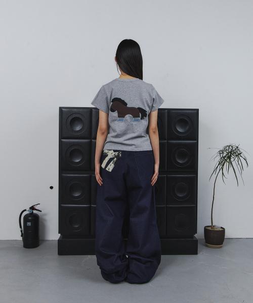 포니 아플리케 티셔츠 (그레이)