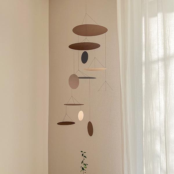 Livingly- UFO 모빌 브라운