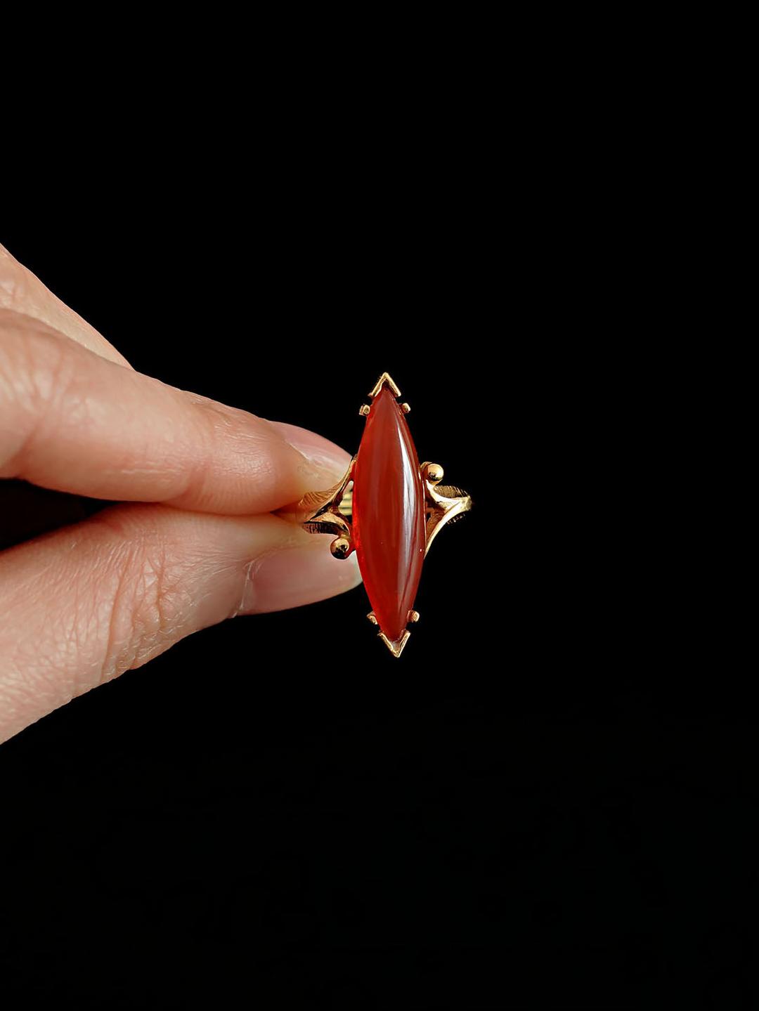 [Avon] scarlet gold tone ring