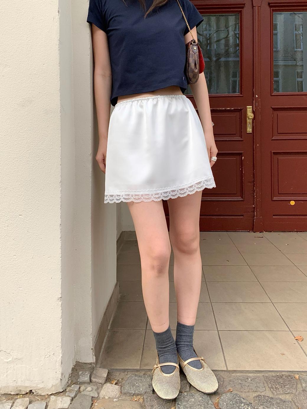 LE. Pinter Lace Satin Mini Skirt