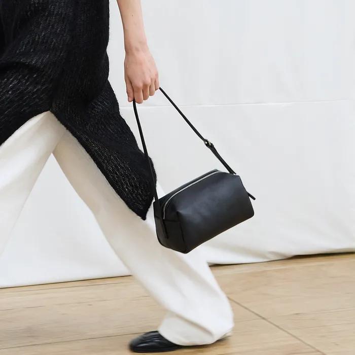Classic Box Shoulder Bag - Leather Black