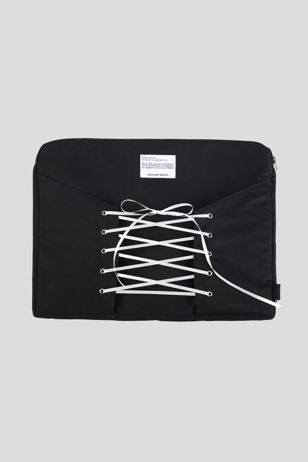 Eyelet Strap Laptop Pouch_Black