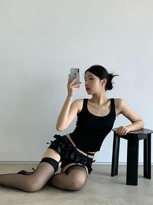 [6/24 예약배송] essential sleeveless, black