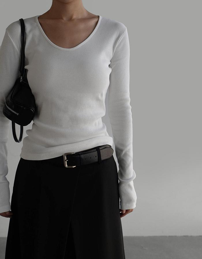 [by LAROOM] V넥티셔츠