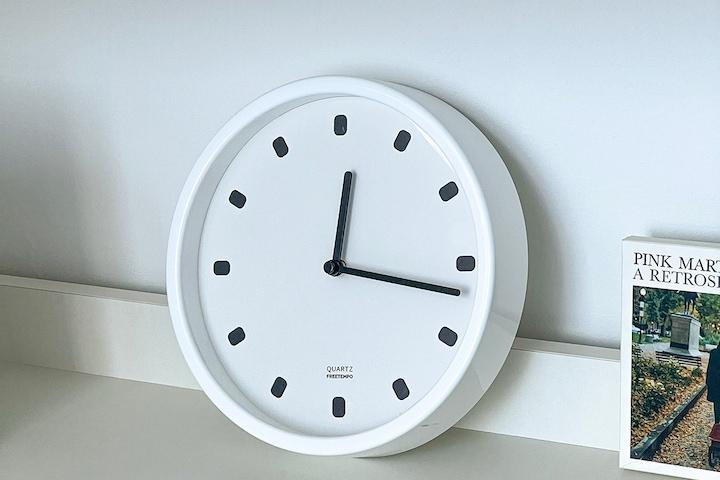 벨리사 심플 화이트 디자인 무소음 벽시계