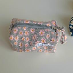 자가드 네모 파우치(Jacquard oblong pouch)