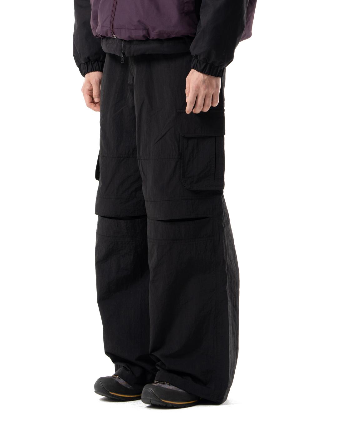Stretched Knee Slit Cargo Pants (Black)