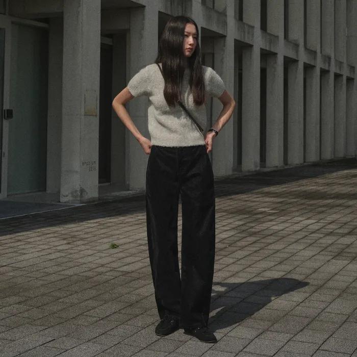 VELORA CURVED VELVET PANTS_BLACK