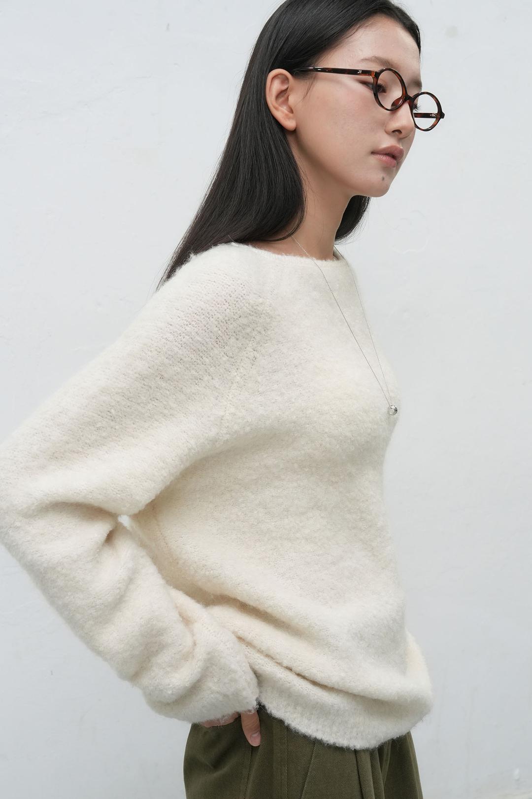 WOMAN 넥 워머 루즈핏 부클 니트 [IVORY]