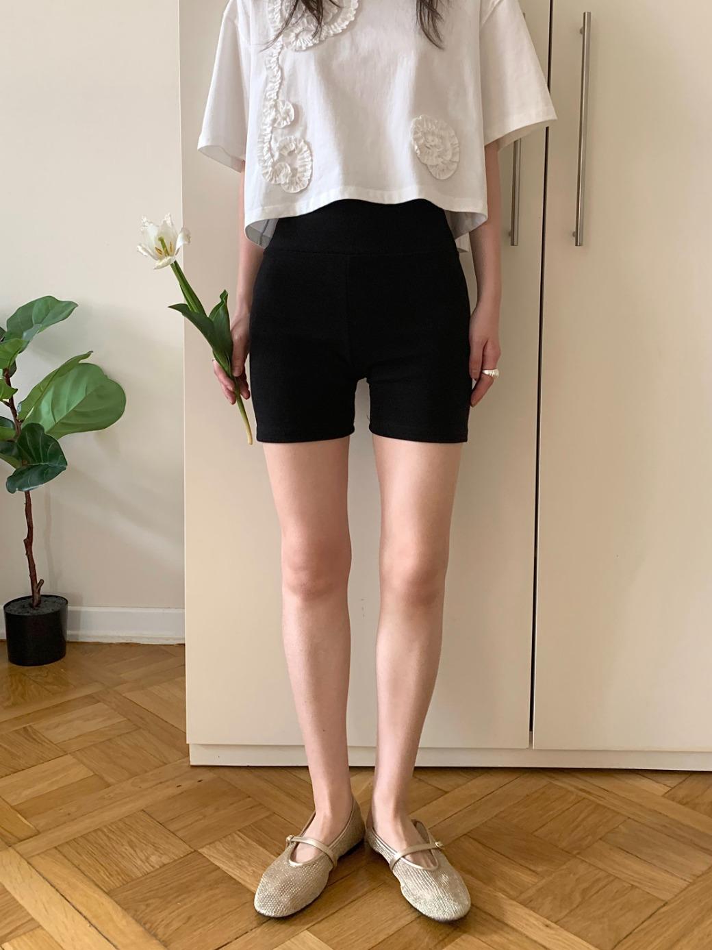 DH. Collin Biker Short Pants