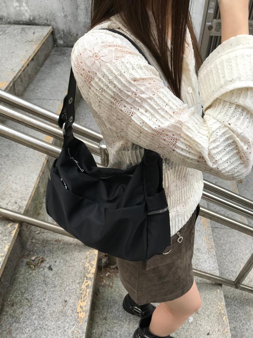 타임라인서울 나일론 미디움 숄더백