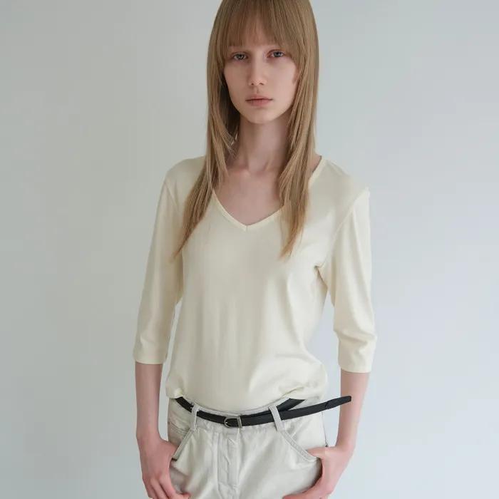 DEEP V-NECK STRETCHY T-SHIRTS_CREAM [LW262TS05CR]