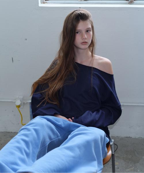 003 Stitch Off Shoulder Sweatshirt (navy)