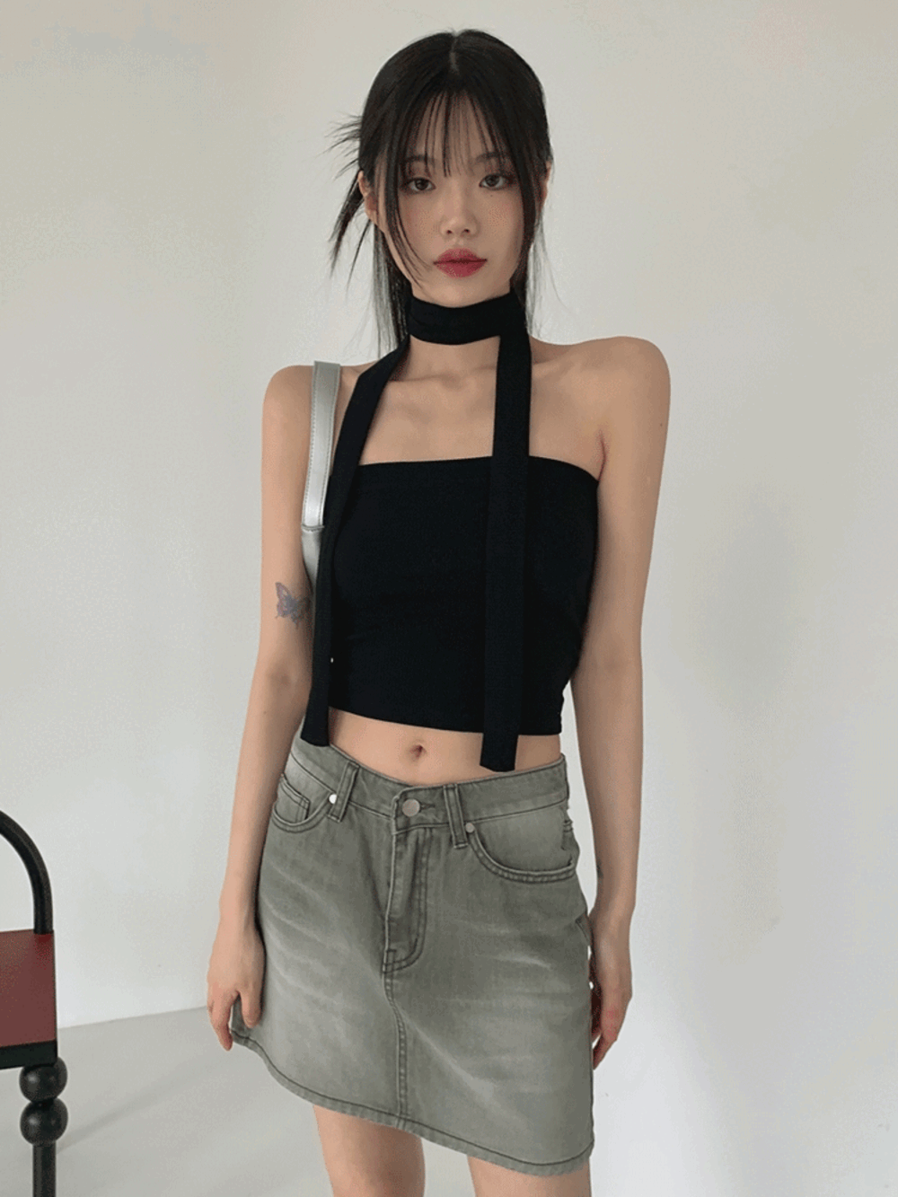 바얀트 머플러 타이 크롭 나시