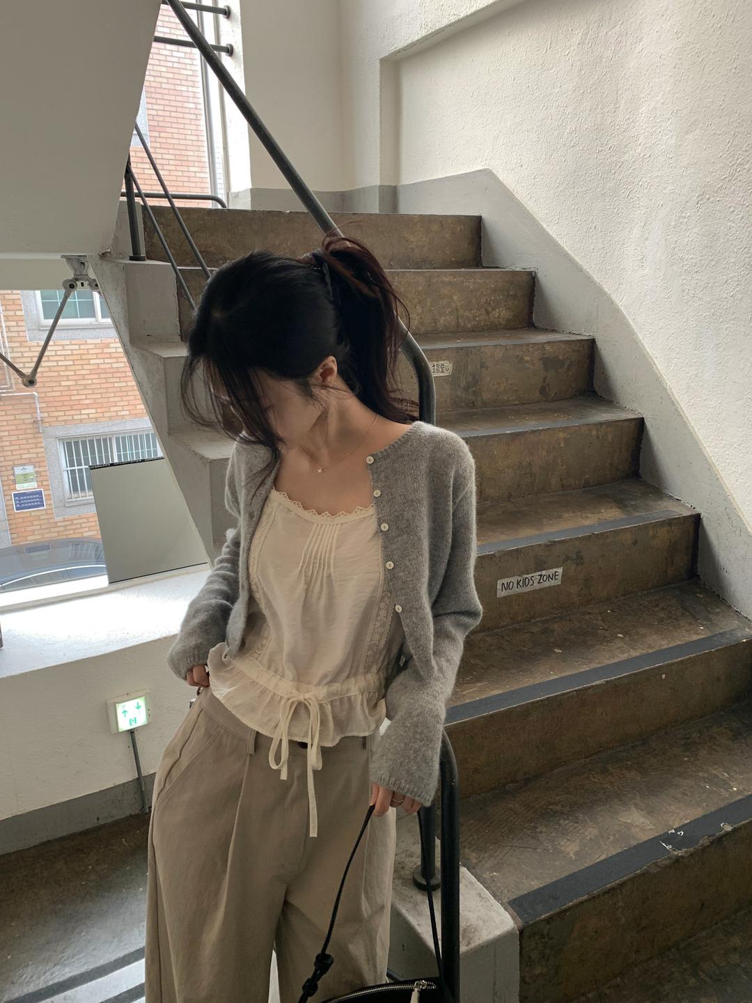 모너프 밀리아 레이스 나시 블라우스 2color