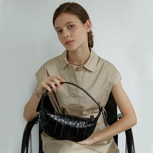 Croissant Bag (크루아상 백) black