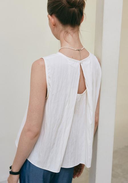 MINIMAL BACK SLIT SLEEVELESS_IVORY