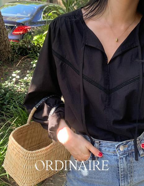 [ordinaire] 에븐 블라우스 (2color/단독주문시당일발송)