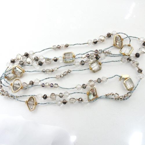 2000s SAACHI glass beaded long necklace