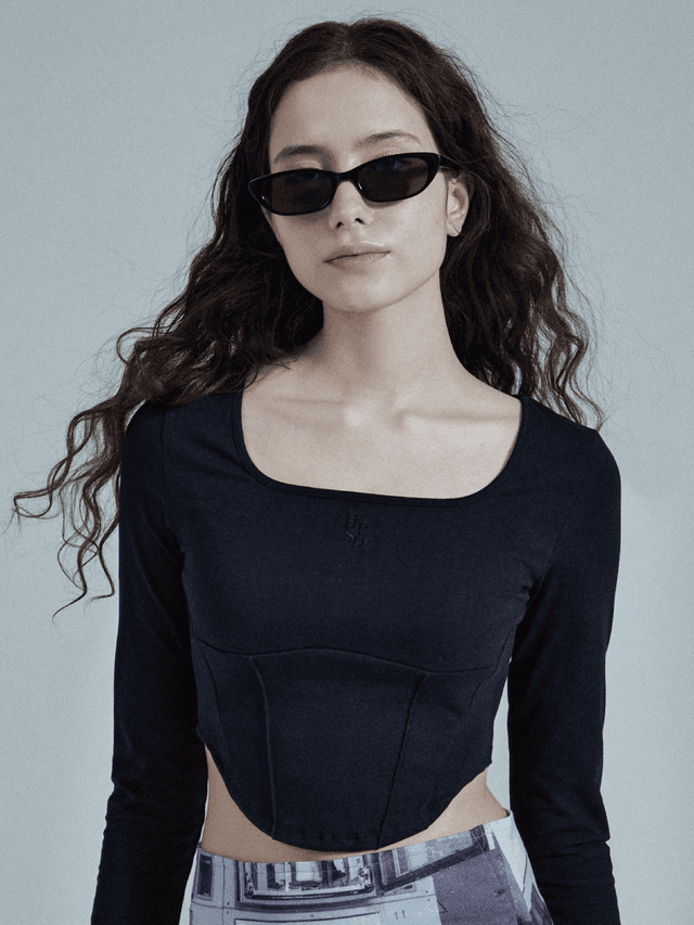 (OFF 15%) Cut Line Long Sleeve Crop Top[BLACK]