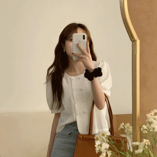 [누적1000장] 포우 엠보 더블 버튼 퍼프 블라우스 (2color)