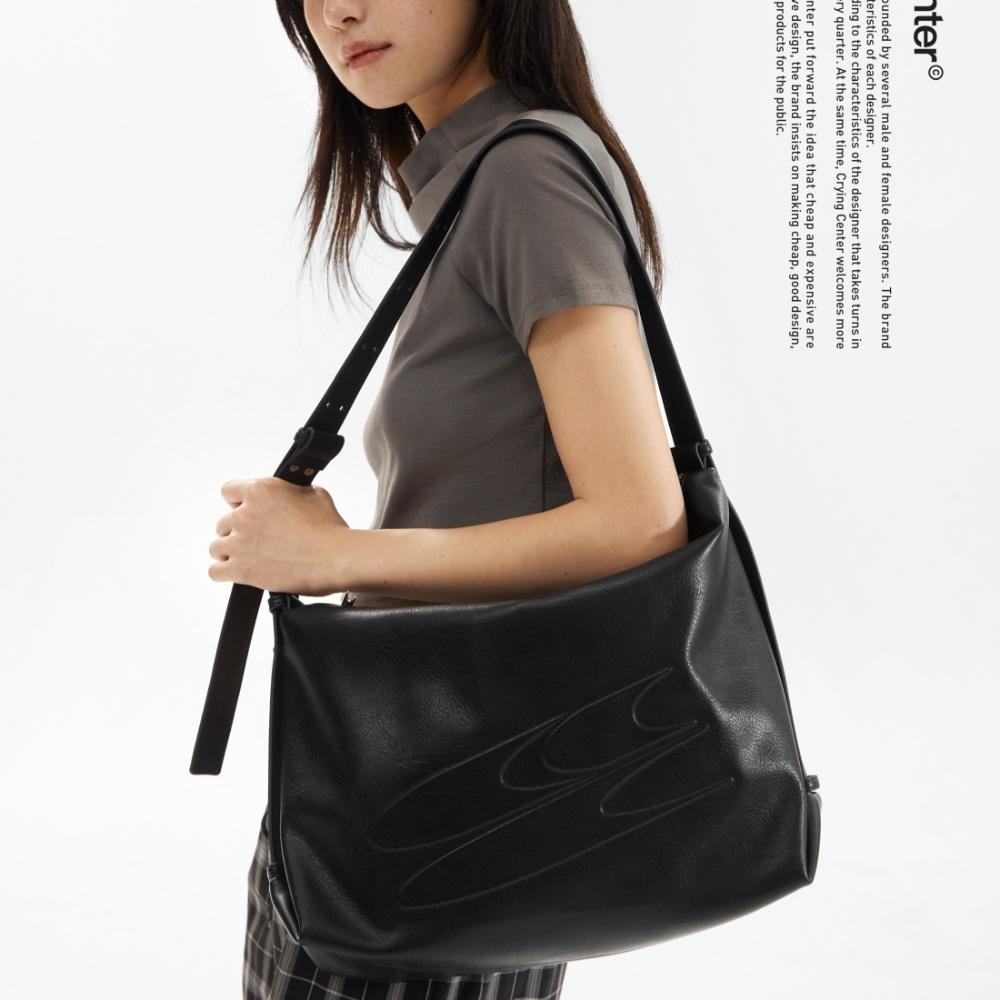 CryingCenter 크라잉센터 블랙 가죽 빅로고 크로스백 데일리 보부상 가방