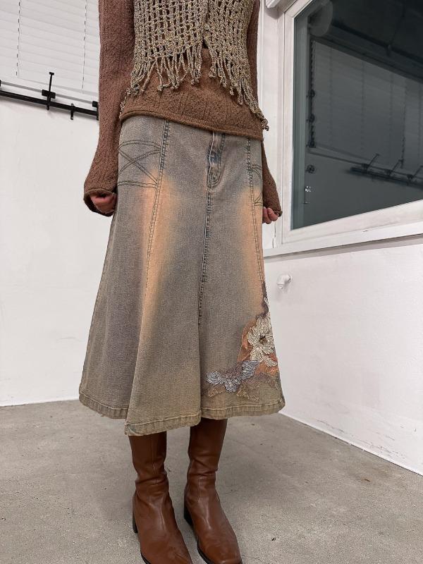 Washed Beaded Floral Patch Denim Skirt S0683