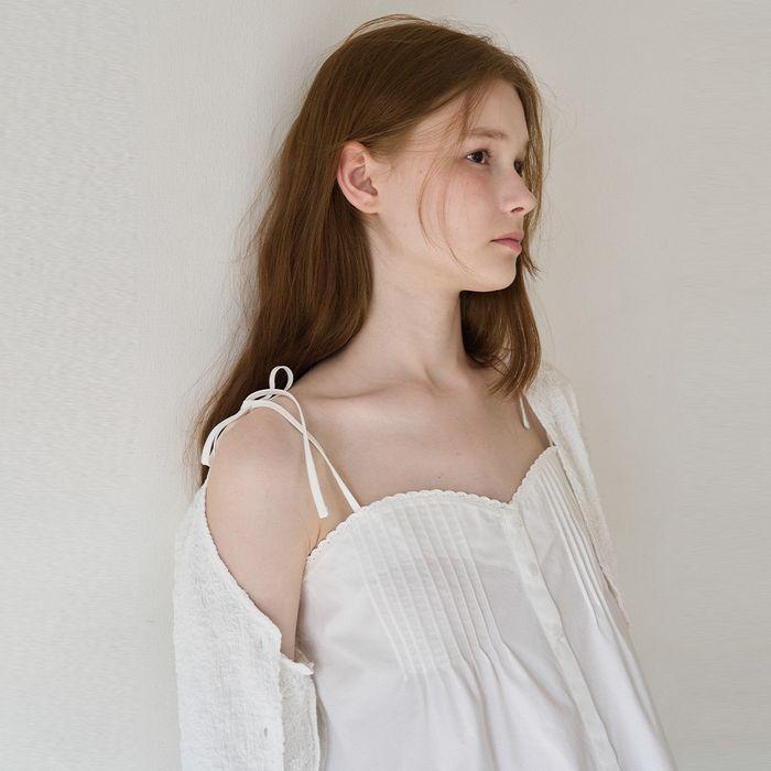 LACE TUCK SLEEVELESS BLOUSE - WHITE