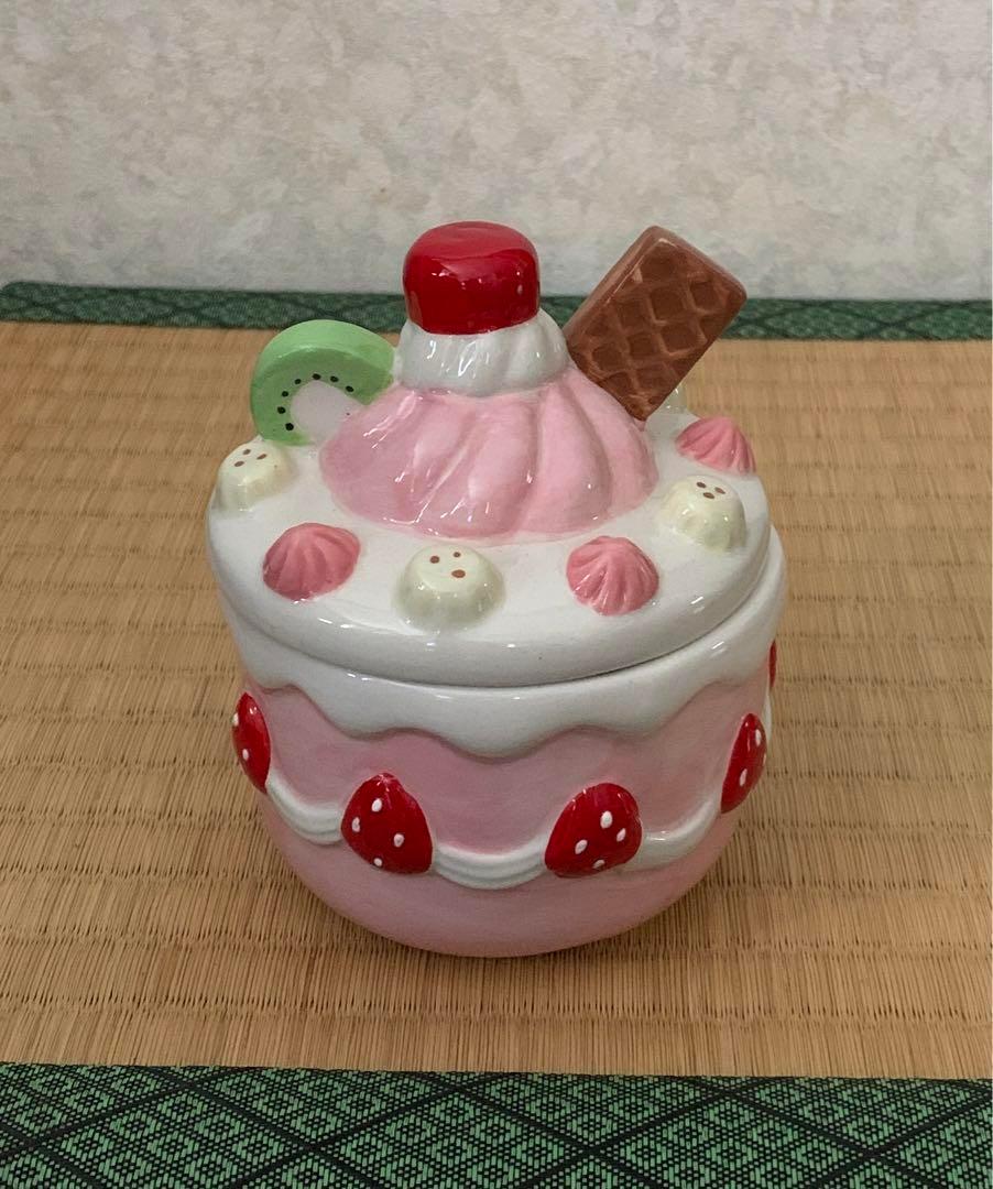 SWIMMER 陶器製　小物入れ