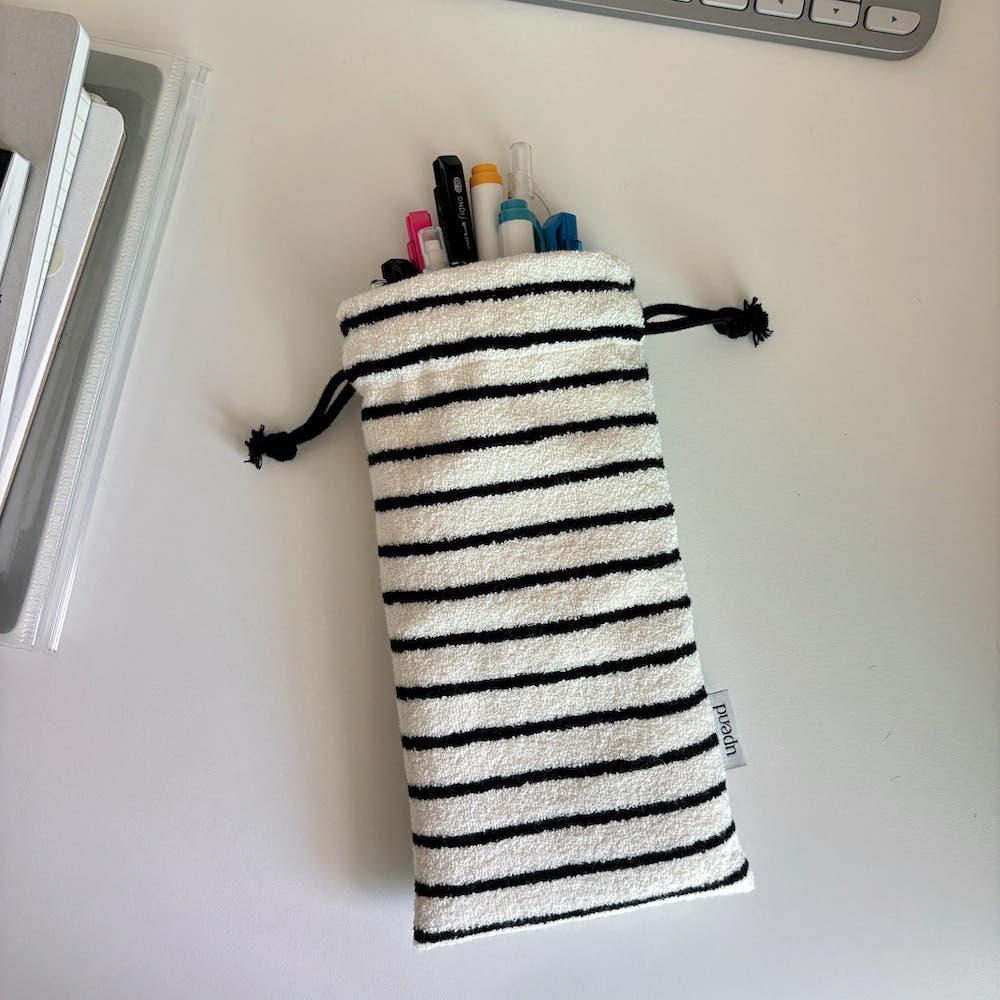 pencil pouch (black stripe)