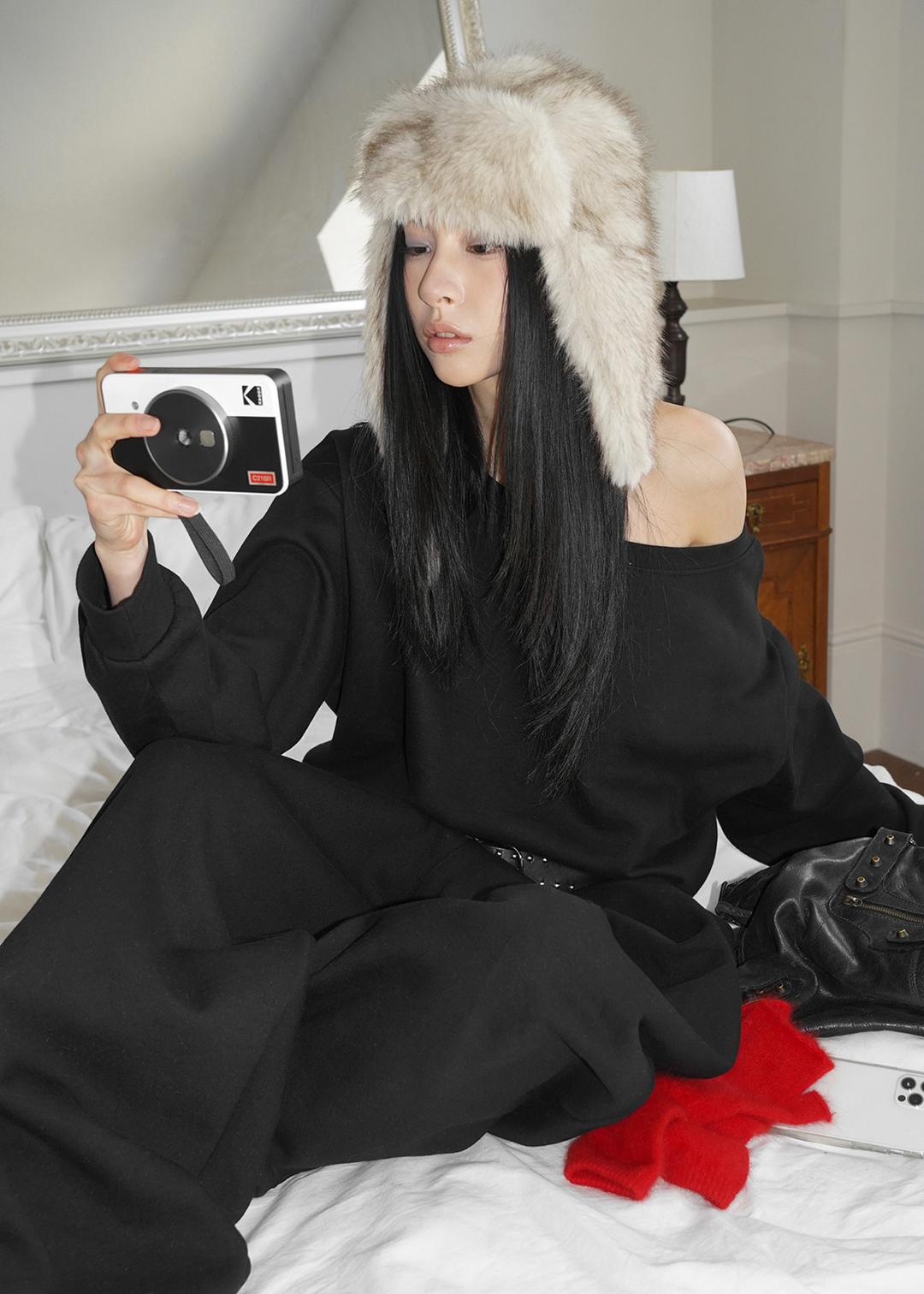 라베슨 기모 오프숄더 맨투맨