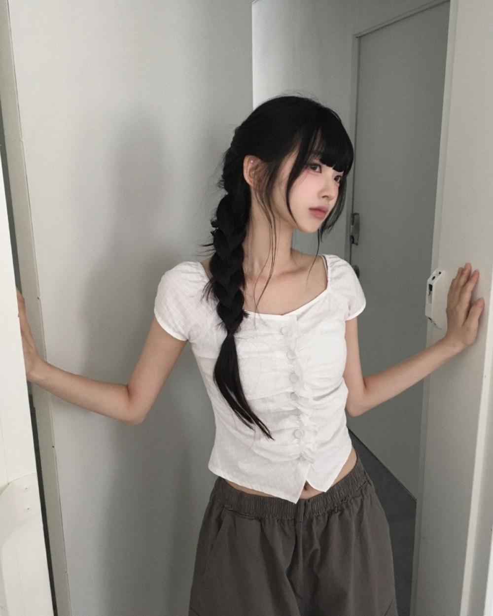 soa frill short-sleeved blouse