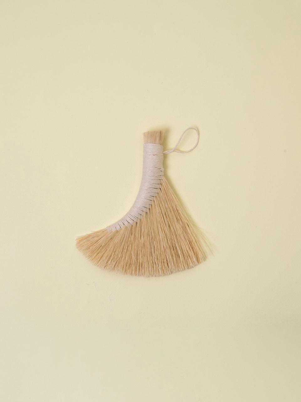 [강성우 작가] 빗자루