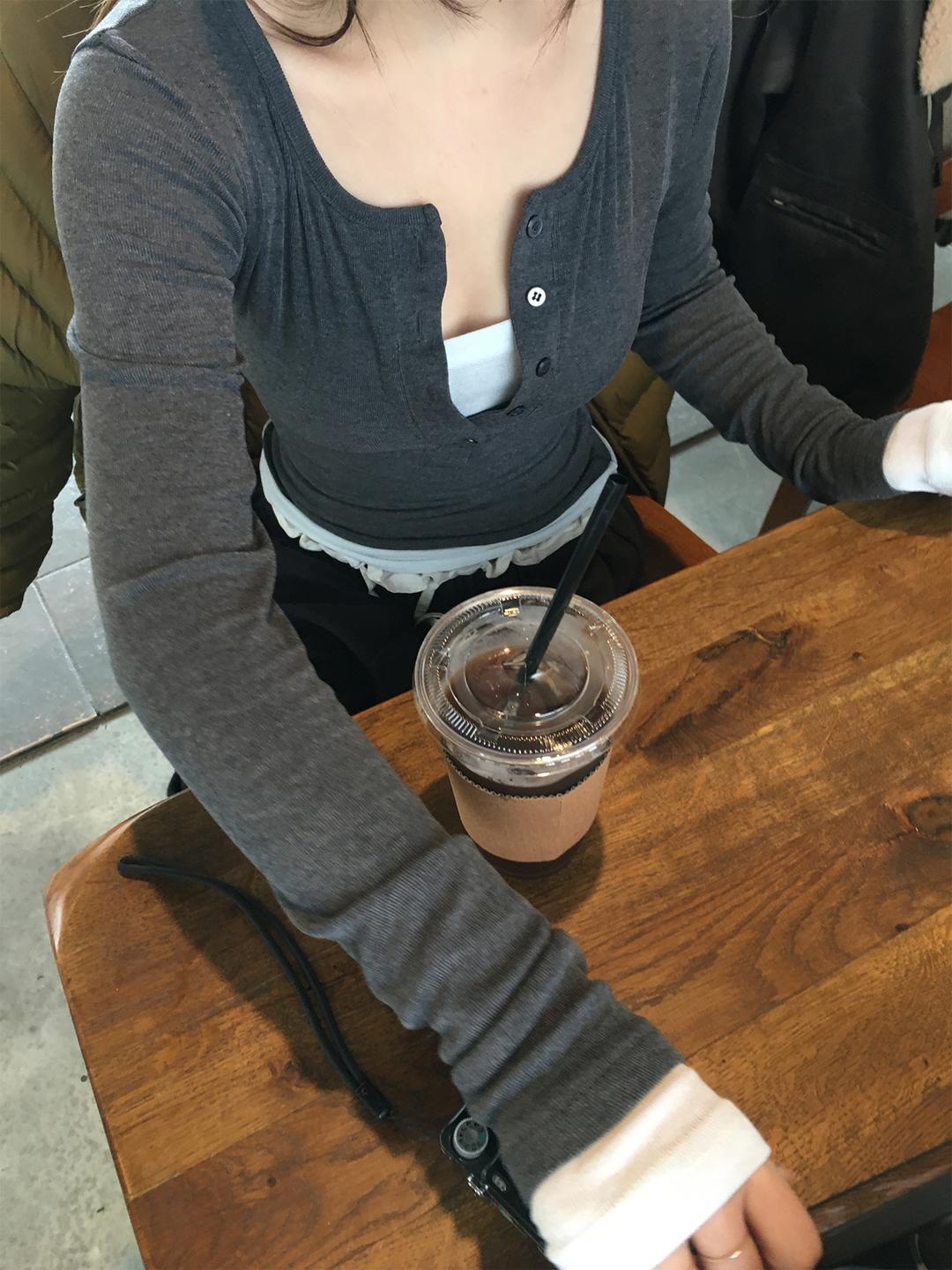 coloration layered tee