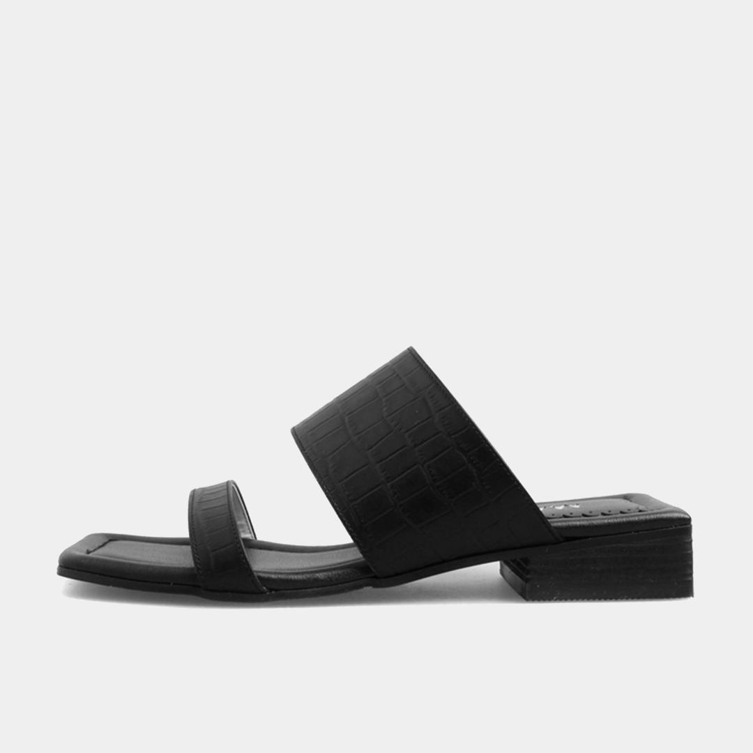 Mrc03s Urban Flat Sandal (Black Crack)