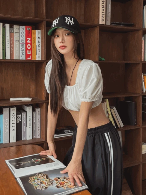 뮤제 레이스 퍼프 크롭 반팔