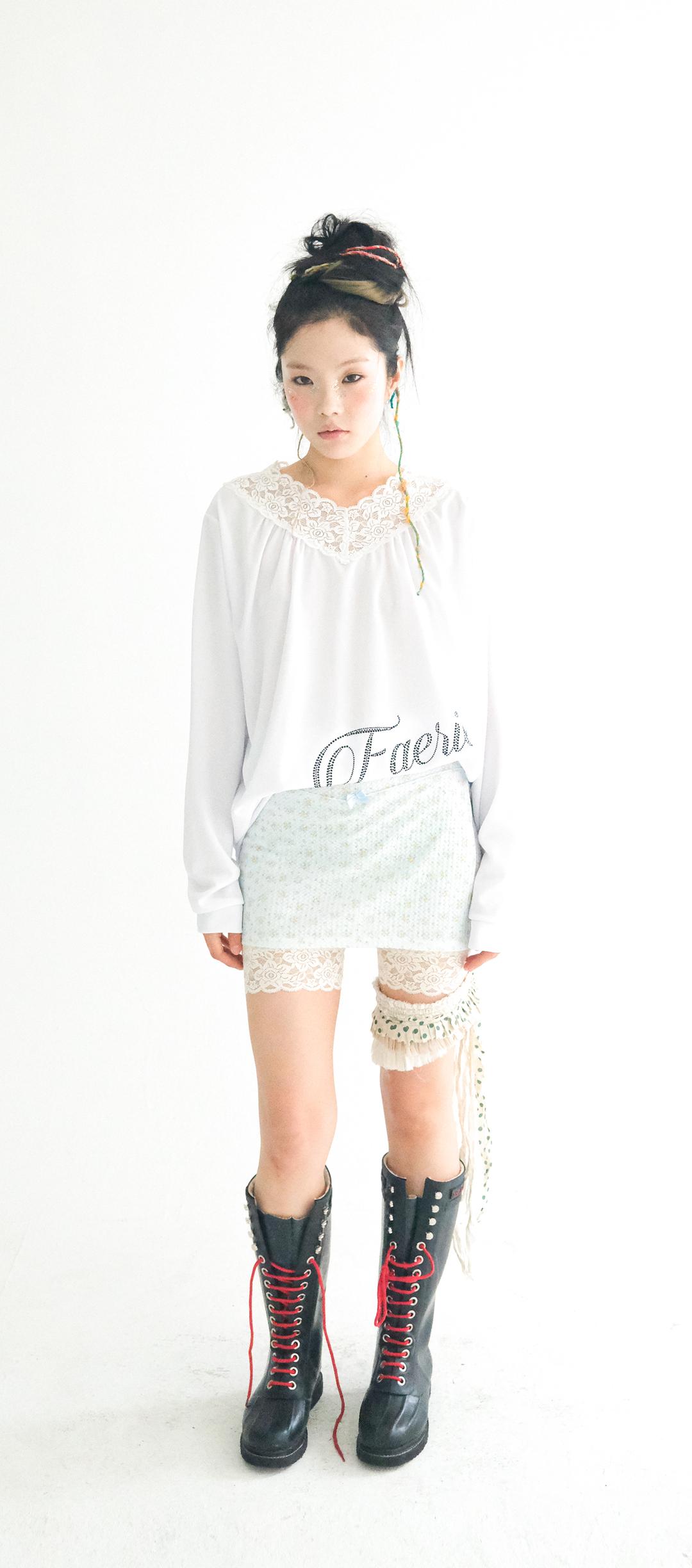 [fa.er.ie] lace V neck shirring top (white)