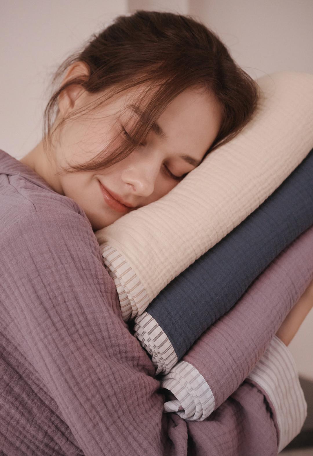 Double Stripe Piping Cotton Blanket